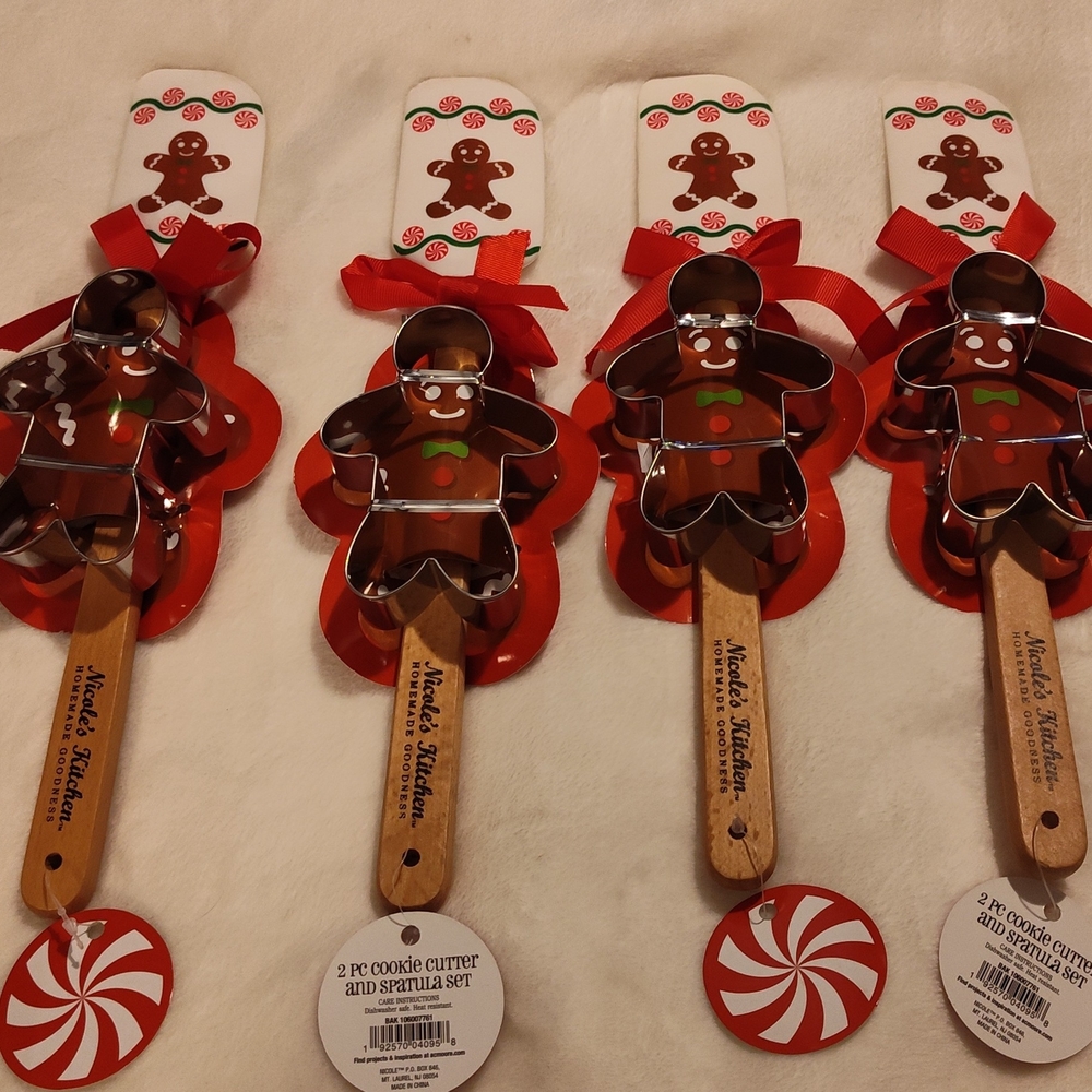 NWT! Nicole's Kitchen- Gingerbread Man Cookie Cutter and Spatula Set